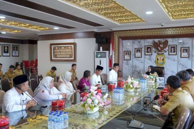 Rektor UIN Raden Intan Lampung (RIL) Wan Jamaluddin saat diterima Wali Kota Eva Dwiana.